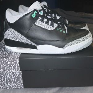 Jordan(retro 3) Green glow size 12 Box condition great shoe condition Good.